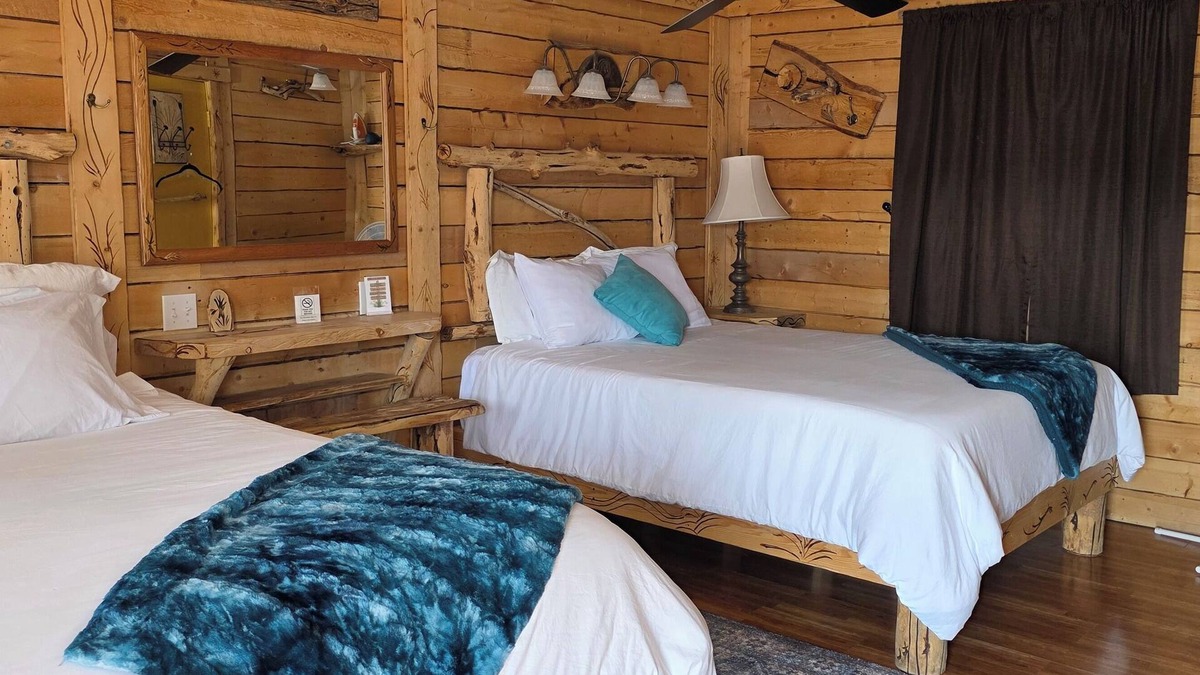 Cedaredge Cabin | Unit 1: Family Room/w Kitchenette at the Cedaredge Lodge