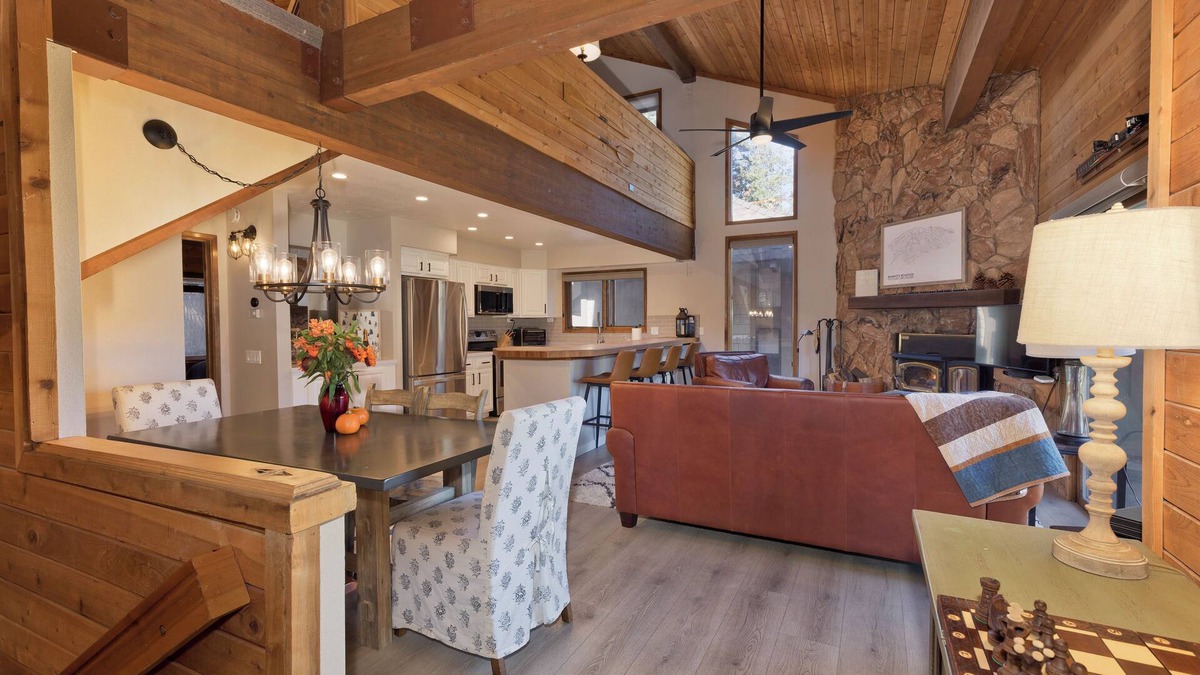 Mammoth Lakes Condo | Unit 11 Secluded end unit near Eagle & Canyon Lodge-upgraded bathrooms & kitchen