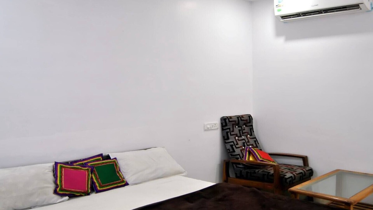 Jabalpur House | Unit 14 Beautiful and clean room to stay