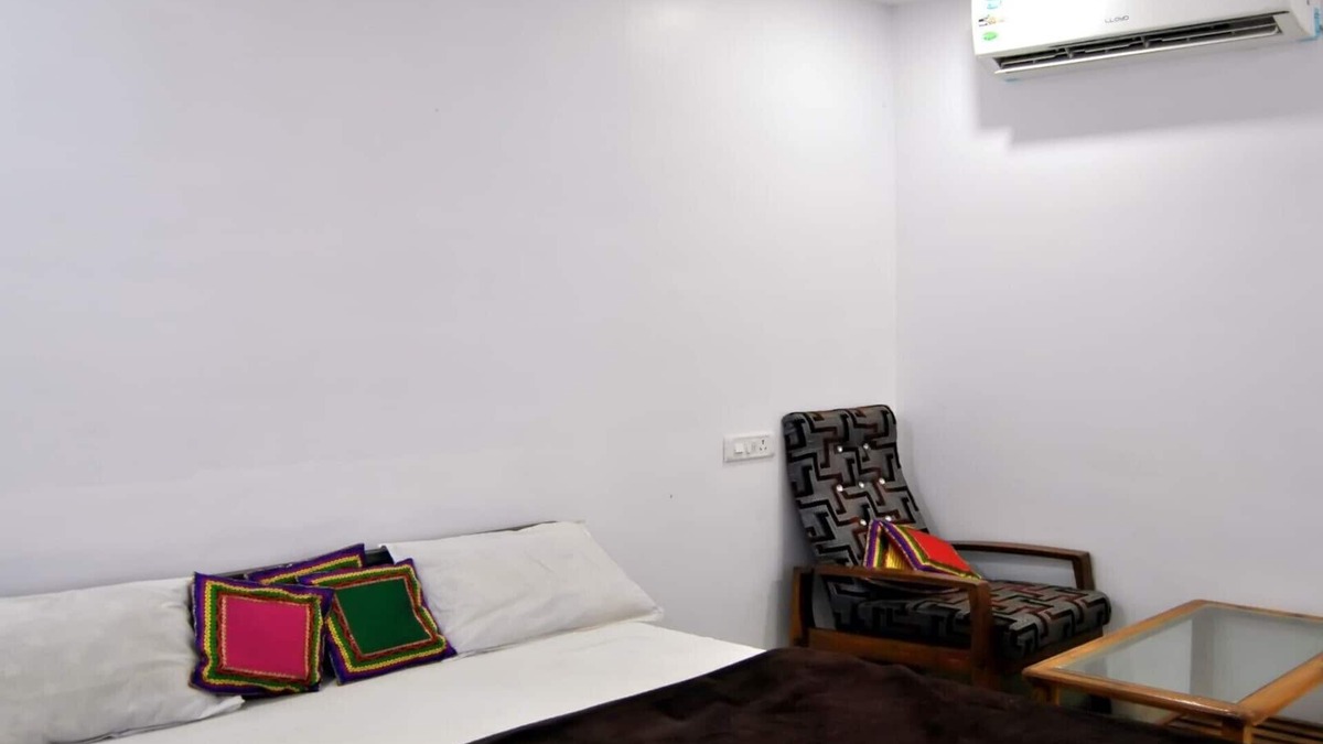 Jabalpur House | Unit 16 Beautiful and clean room to stay