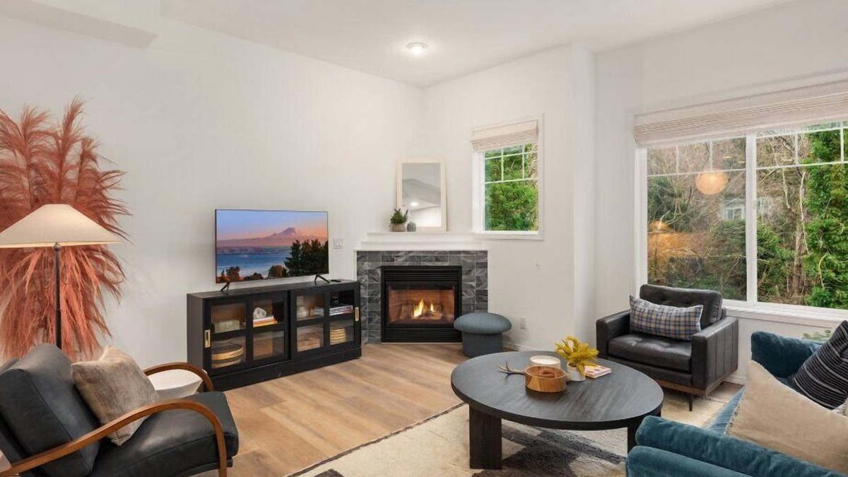 Bellevue House | Unit 2 One Central · Modern Urban Luxury Escape - Unit 2