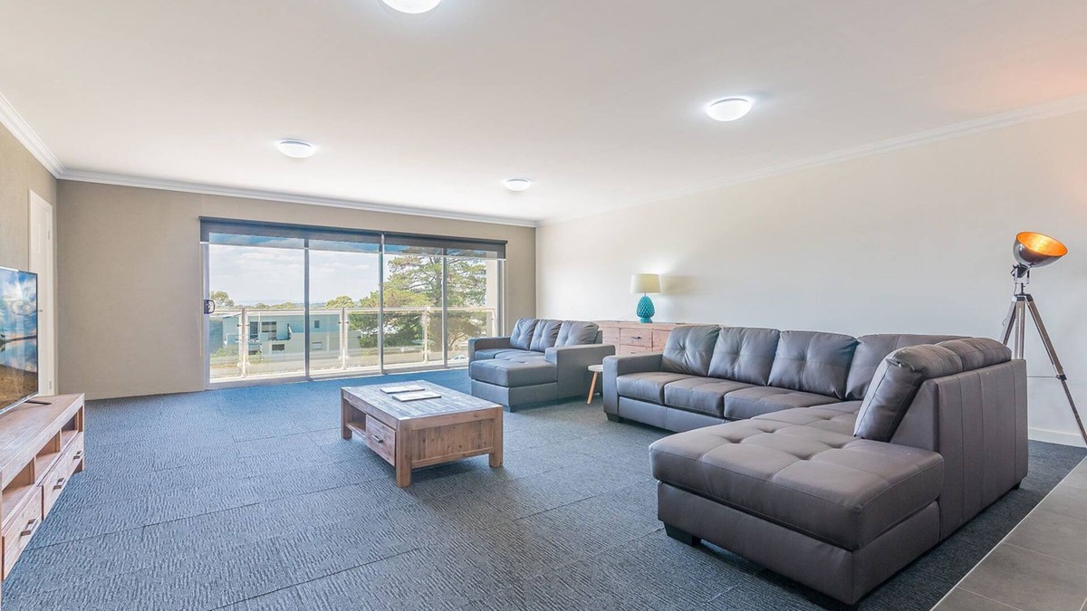 Cowes Apartment | Unit 3-83 Thompson Ave, in the heart of Cowes, includes linen.
