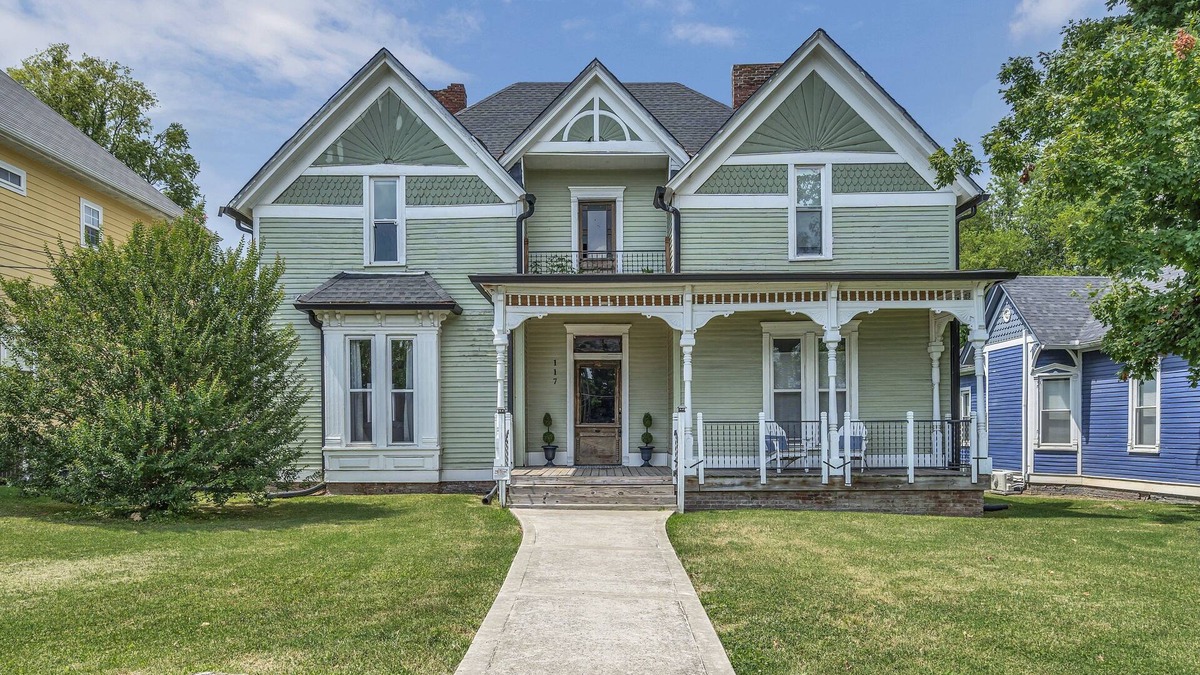 Clarksville Condo | Unit #4 117 Marion St