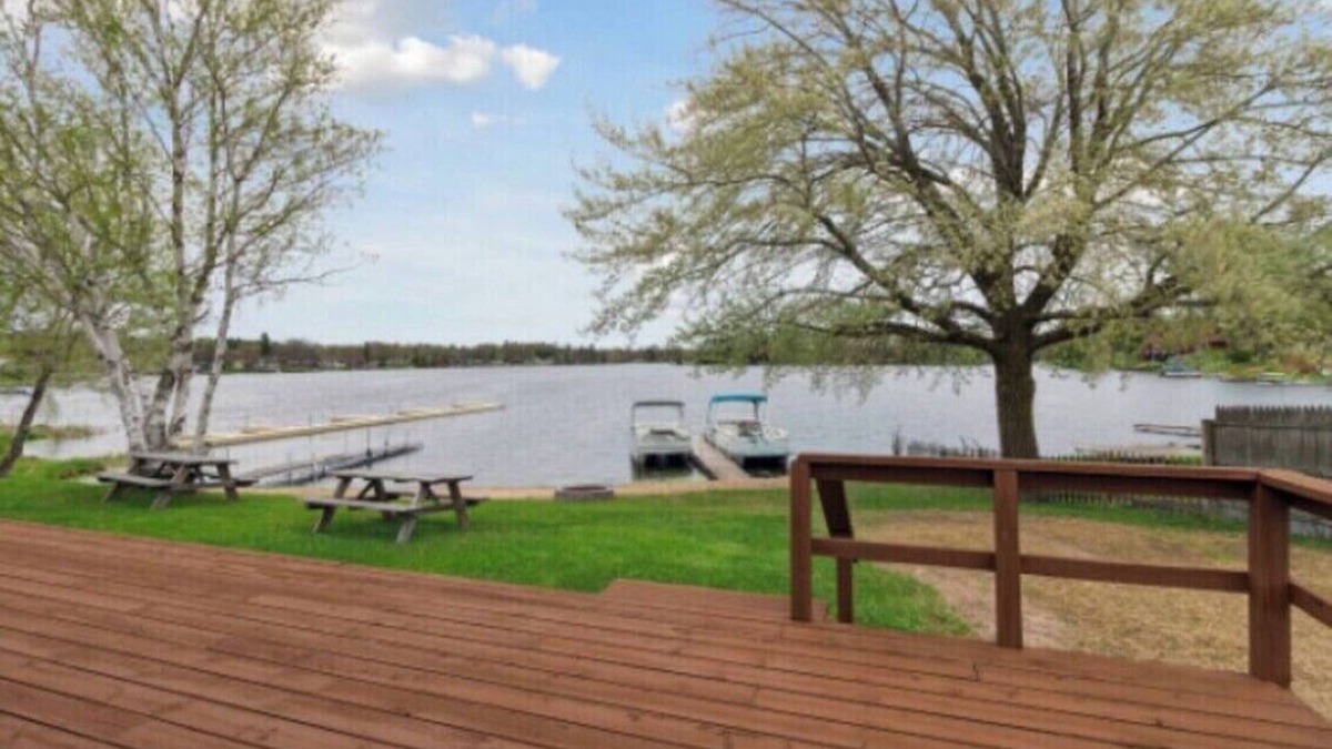 Long Lake Cabin | Unit 5 Long Lake Lodge - Lakefront - 1 bedroom - Beach+Kayaks