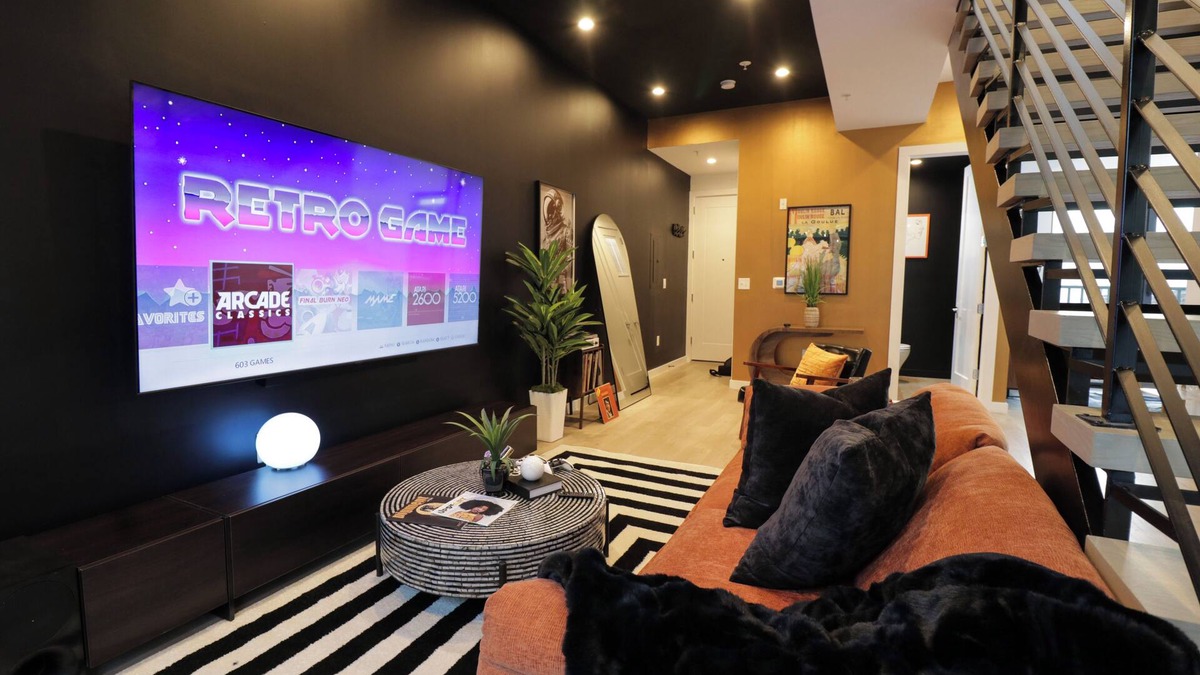 Shaw Bed & Breakfast | Unit 8: Spacious 2BR Penthouse | Sleeps 8