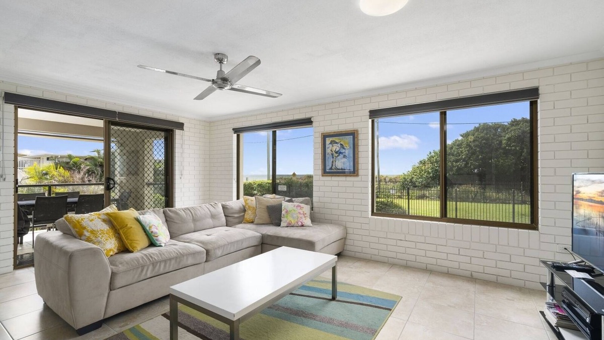 Woorim Apartment | Unit Opposite Beach + Pool