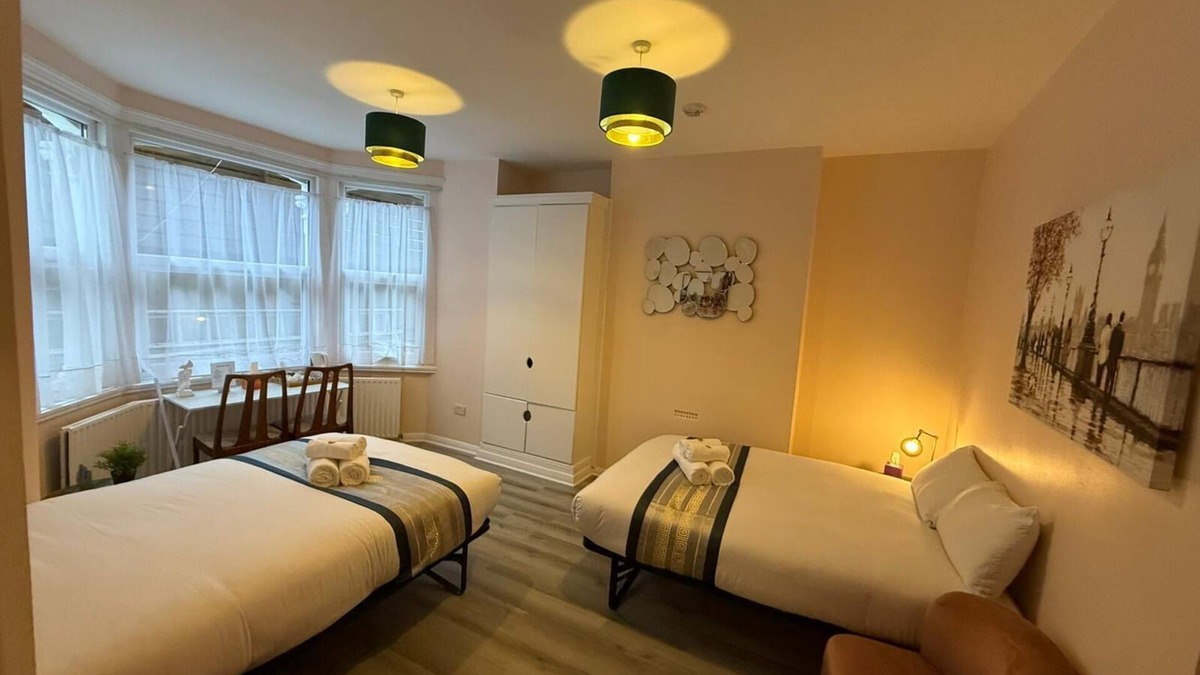 Seven Sisters Hotel | United Lodge Hotel & Apartments