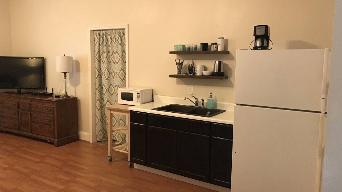 Tuckahoe Apartment | University of Richmond West End 31 day min stay