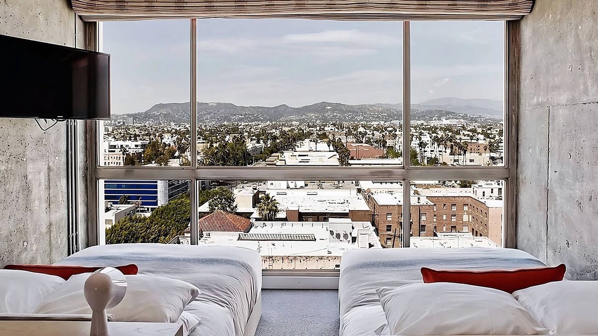 Wilshire Center House | Unleash Your Inner Explorer! 3 Comfortable Units, Pets Allowed, Outdoor Pool