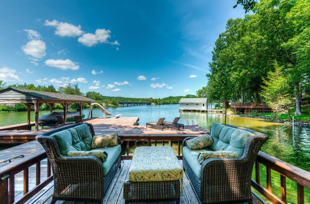 Blue Water House | Unleashed on Lake Anna