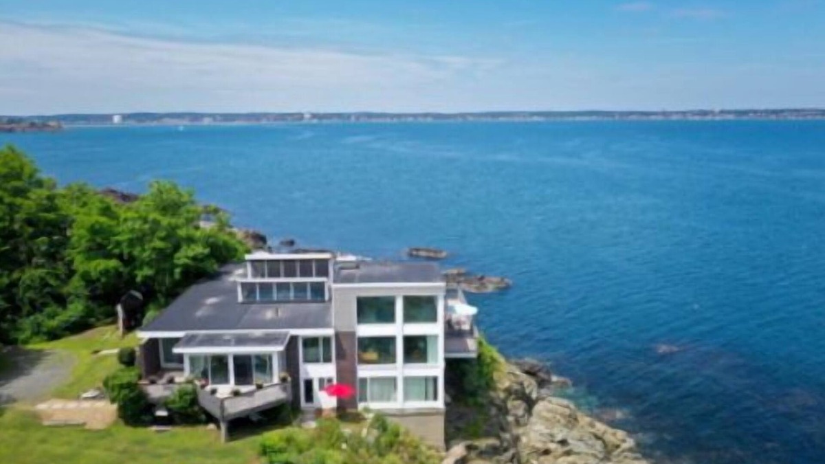 Nahant House | Unobstructed Direct Oceanfront in Seaside Boston/Nahant