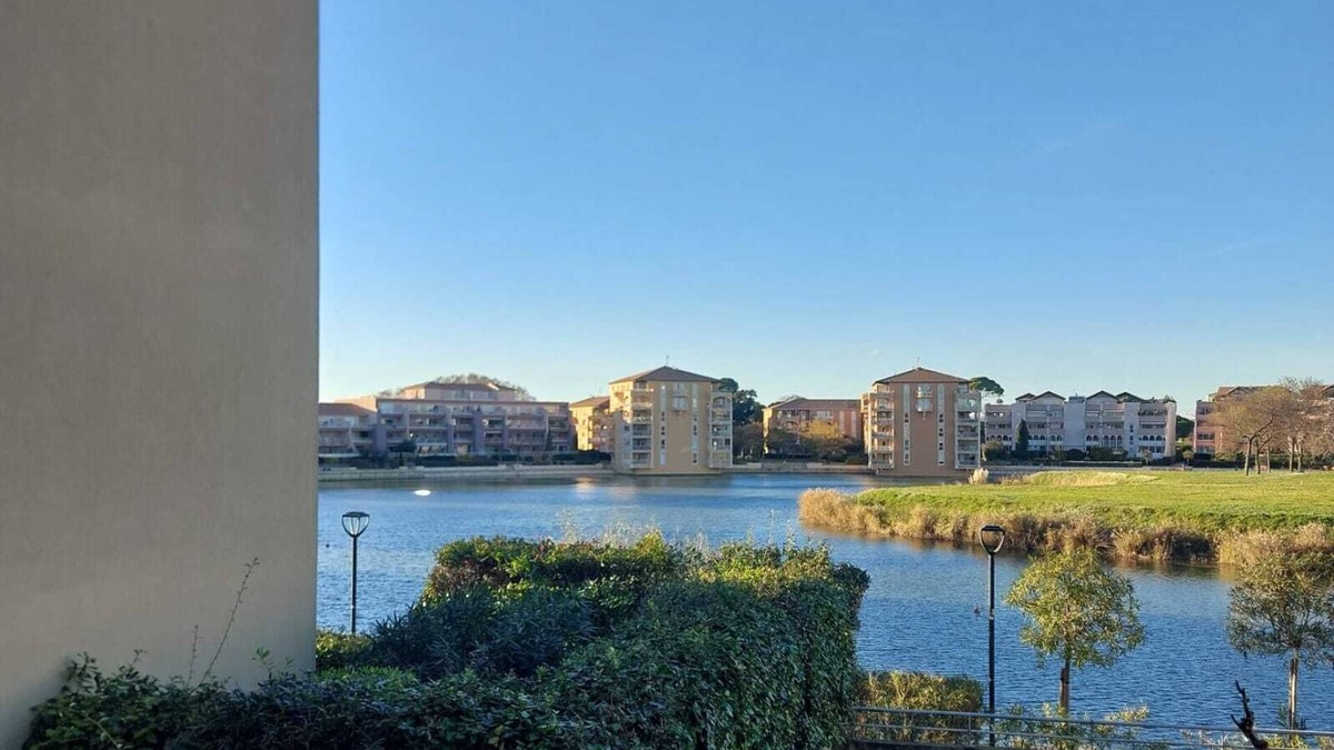 Port Ariane Apartment | Unobstructed view 10 minutes from the beach