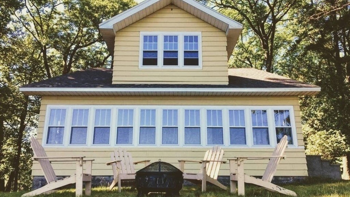 Free Soil Cottage | Unplug at "Mon Rav" on Hamlin. Lakefront getaway