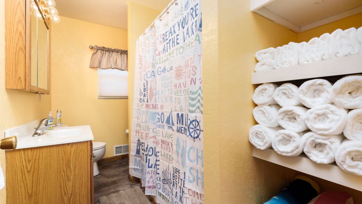 Duck Lake House | Unplug at our peaceful lake retreat