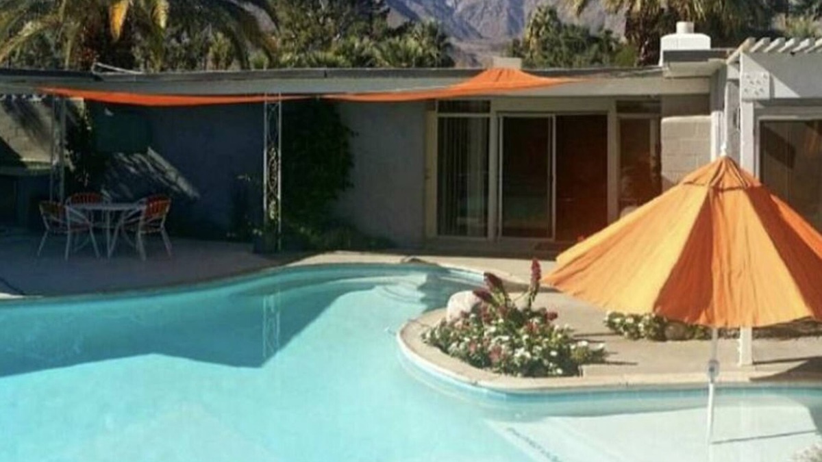 Racquet Club Estates House | UNPLUG, KICKBACK & RELAX @ this recently renovated mid century private escape!