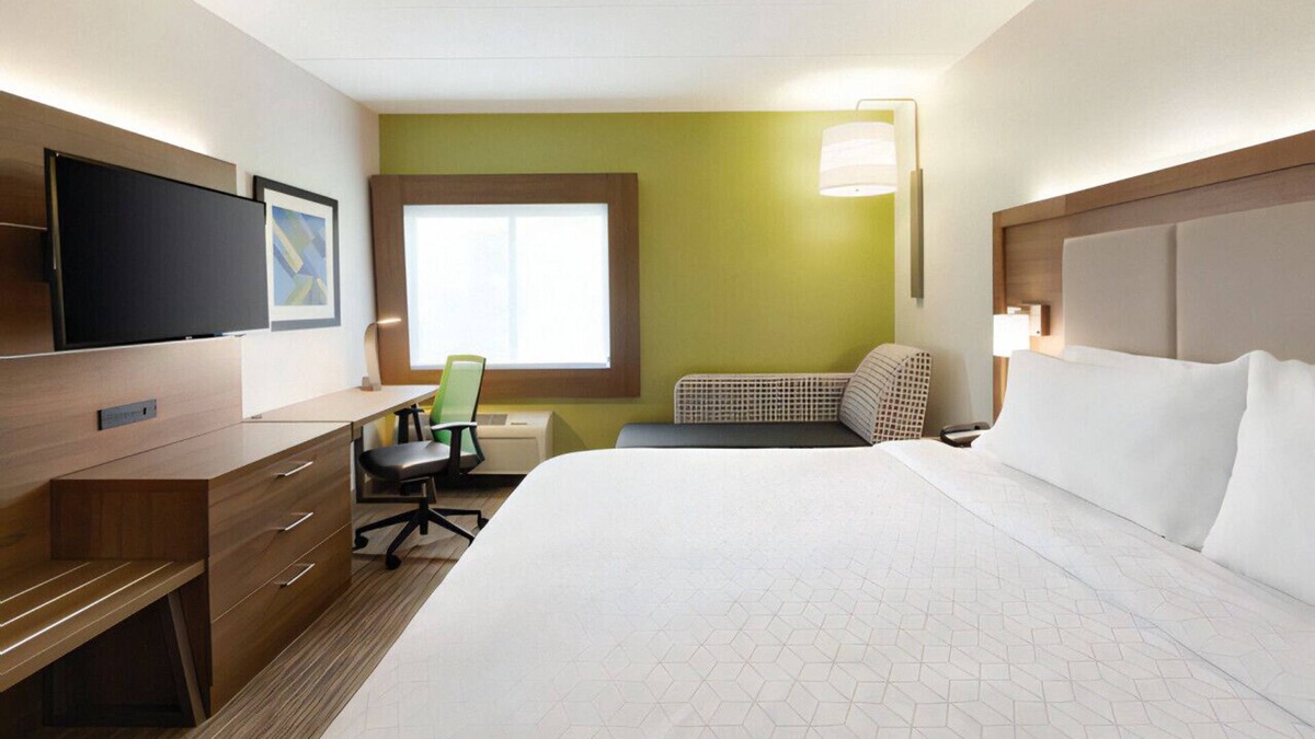 Rocky Hill House | Unplug & Relax In Elegant Staycation Experience