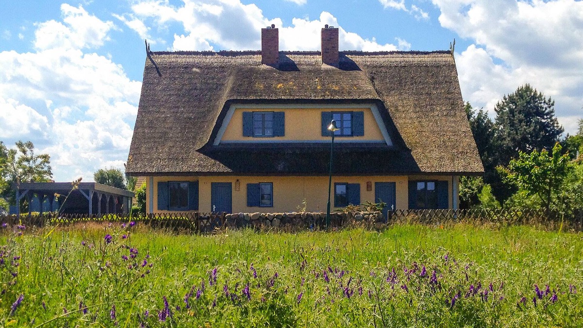 Kamminke House | 'Uns Hus' with terrace and small garden; Wlan; Internet-TV close to the beach and quiet