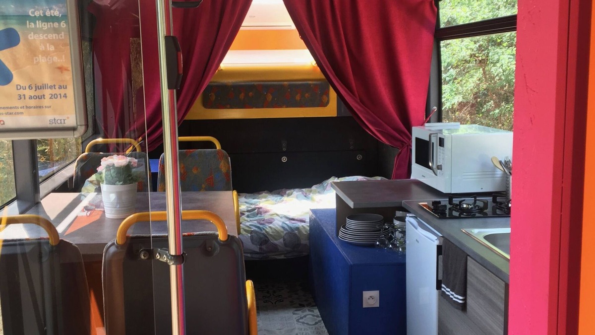 Roanne House | Unusual 4-person accommodation with swimming pool