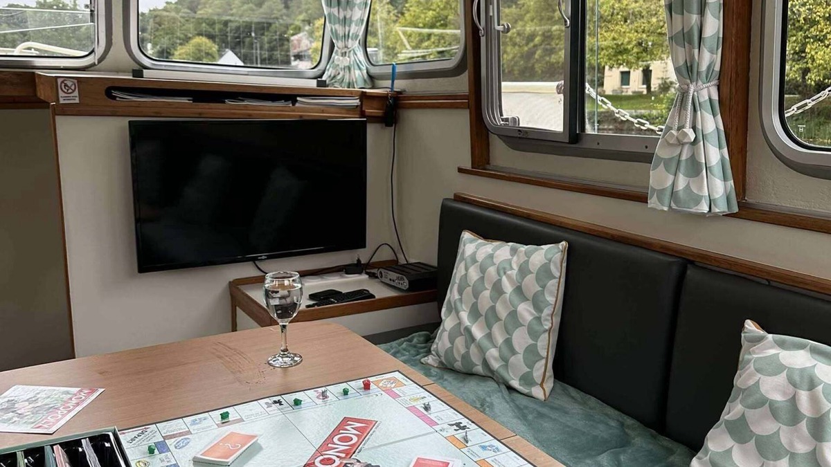 Saint-Nicolas des Eaux Boat Rental | Unusual stay on the Blavet: cosy dockside boat for 2-5 people.