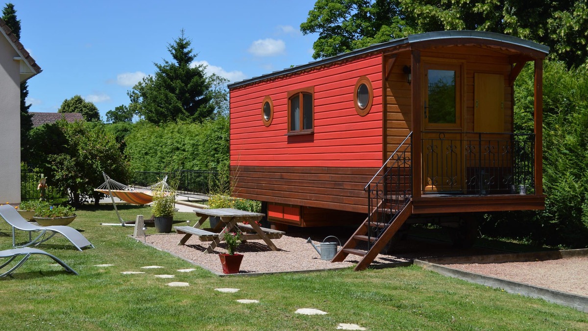 Seux Cottage | Unusual gite equipped to receive up to 5 people