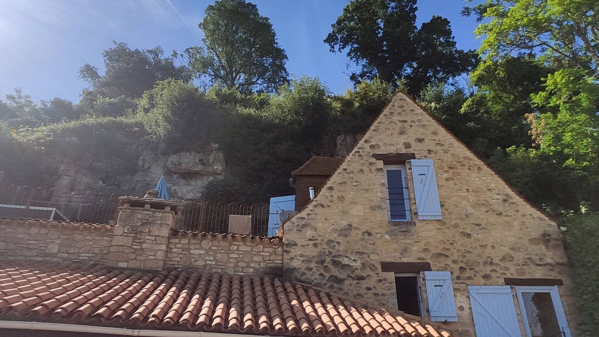 Domme House | Unusual gîte, Le Troglodyte with panoramic view