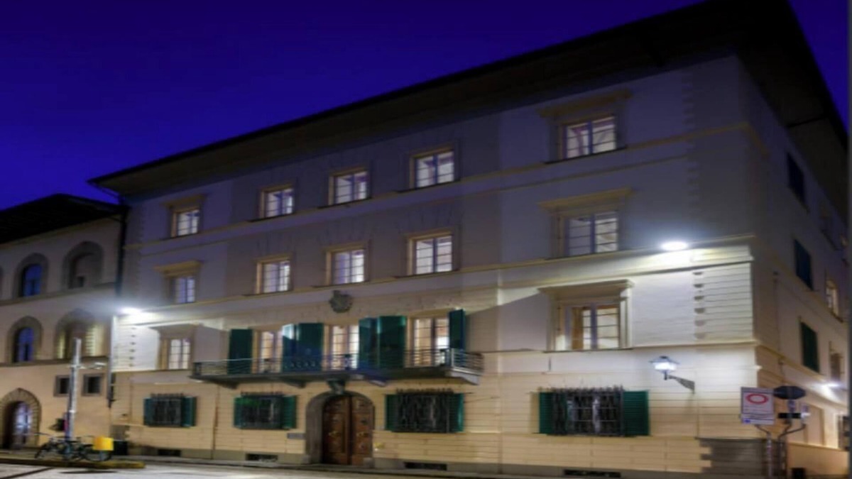 Santa Croce Apartment | Unveiling Palazzo Fossi: Luxurious 5-Storey Florentine Apartments in Santa Croce