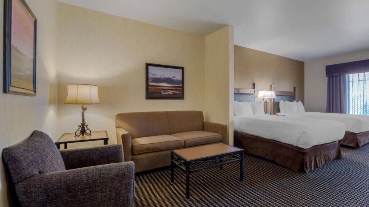 Bryce Canyon Hotel | Unwind and Explore in Bryce Canyon! Free Breakfast, Outdoor Pool, Free Parking!