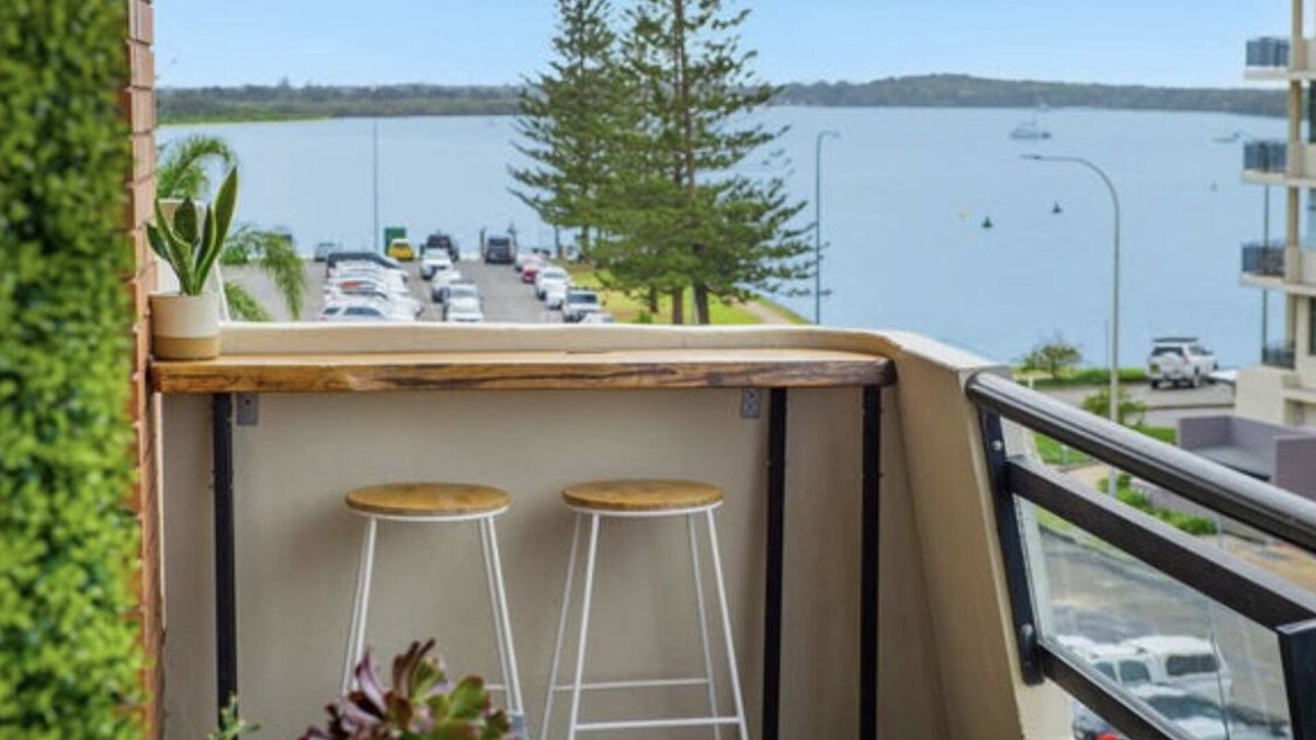 Port Macquarie Apartment | Unwind at Hastings Haven. Modern & centrally located apartment with water views