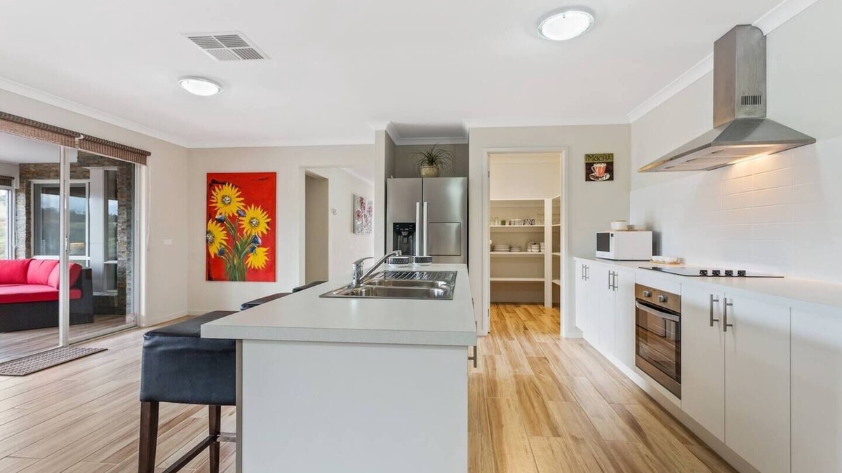 Bulla House | Unwind @ Bulla Hill Heights Retreat