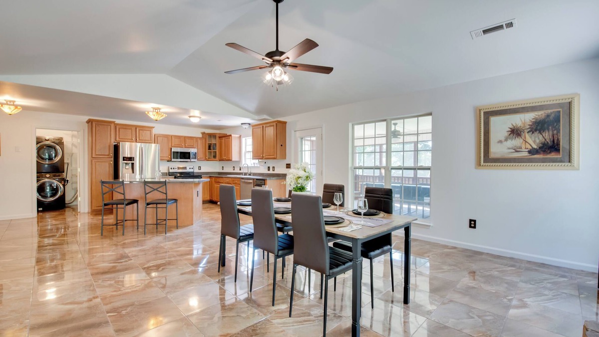 Cliftondale House | Unwind, Golf & Explore: Unique Atlanta Escape!