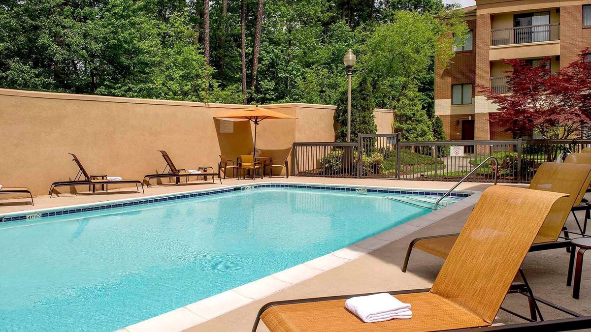 Durham Hotel | Unwind in 4 Classic Units W/FREE Parking in Durham! Pets Allowed, Pool!