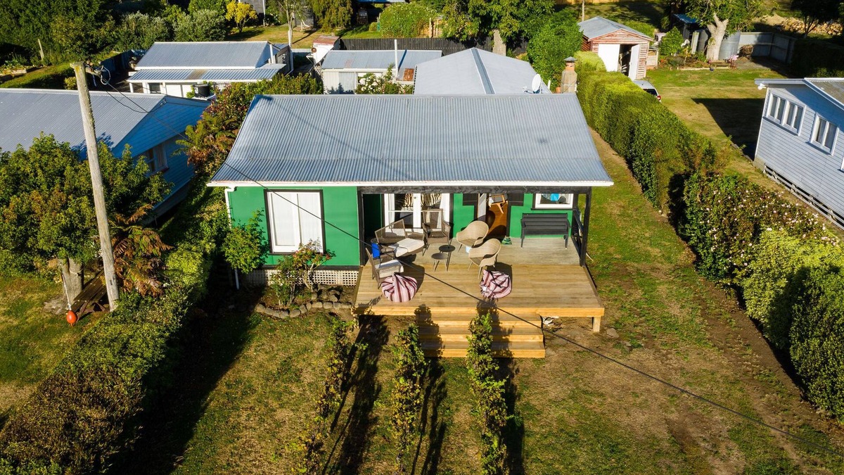 Akaroa House | Unwind in a Real, Cute, Comfortable Bach in Takamatua