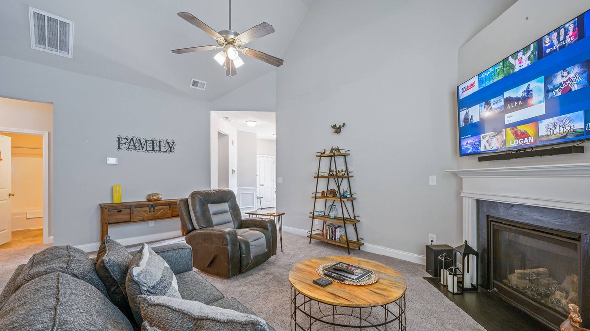 Adairsville House | Unwind In This Outdoorsy Stay Near Sporting Range