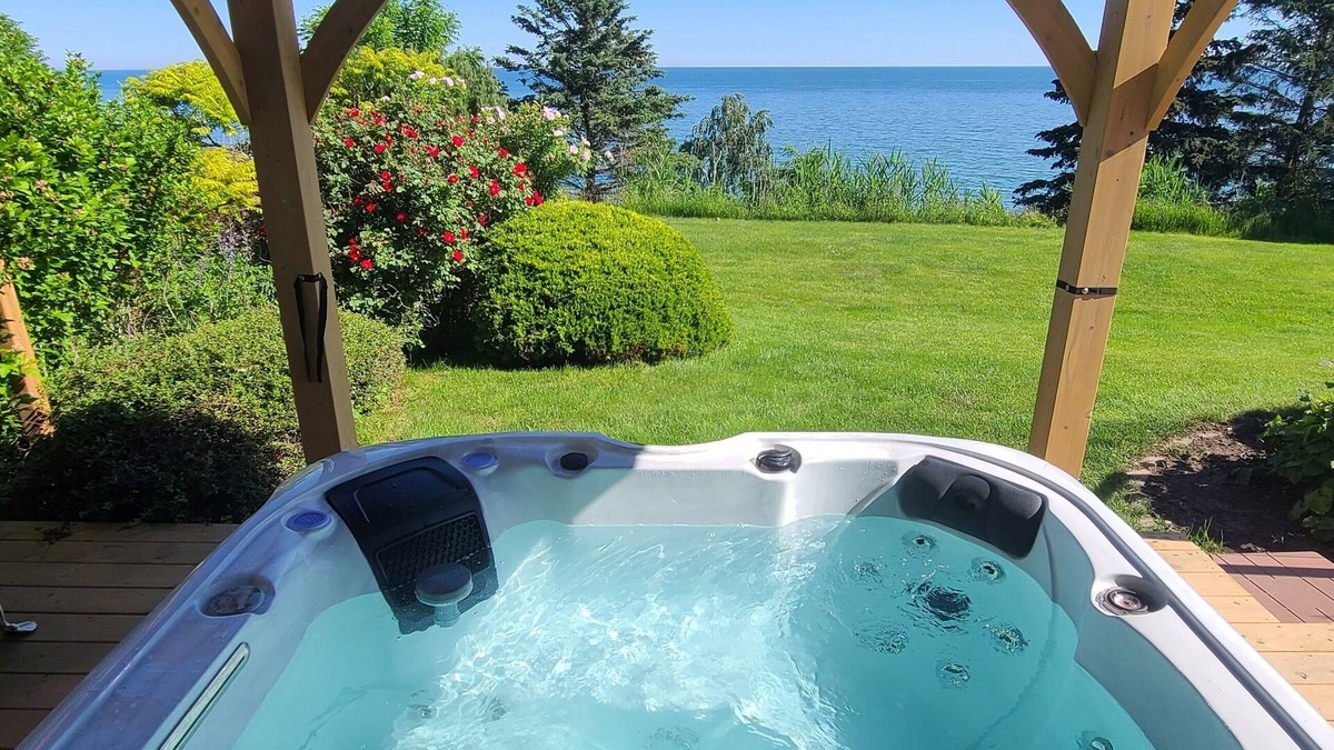 Jordan Harbour House | Unwind @ LakeHouse with Hot Tub