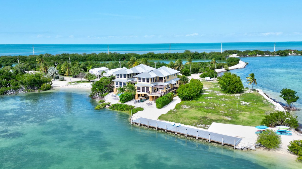Marathon Villa | ✦Unwind on your Oceanedge villa on Seapalm island✦