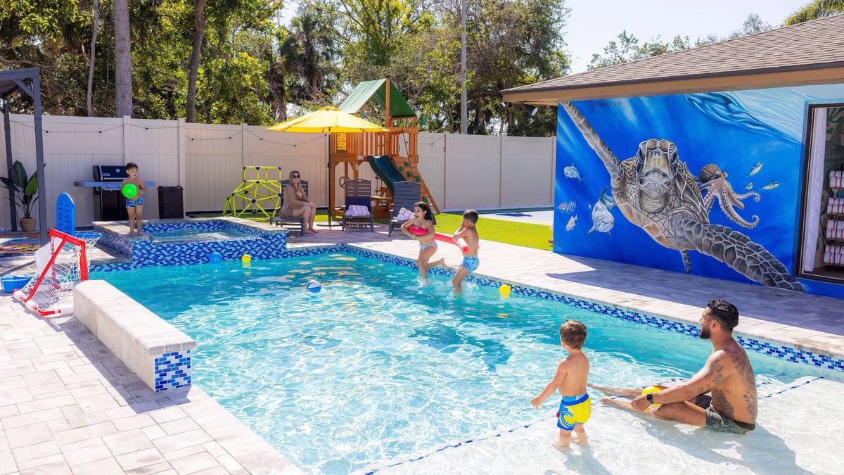 West Bradenton House | Unwind w/Pickleball, Hot Tub & More, 9 Min AMI