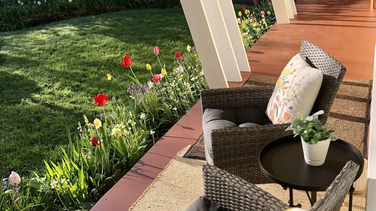 Amazon House | UO 8 blocks, Duck parents home base, USC game open, kitchen, parking, private