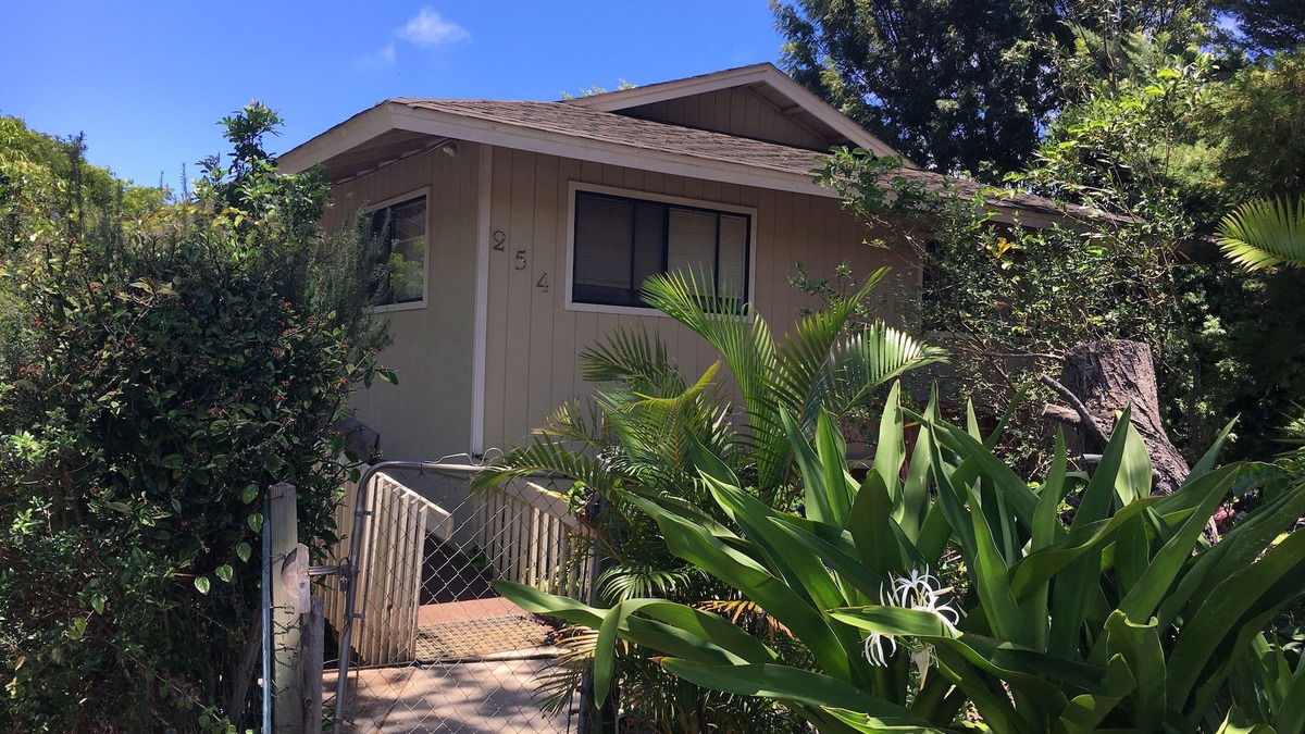 Makawao House | Up Country spacious Newly remodeled kitchen close to beach, airport, UpCountry