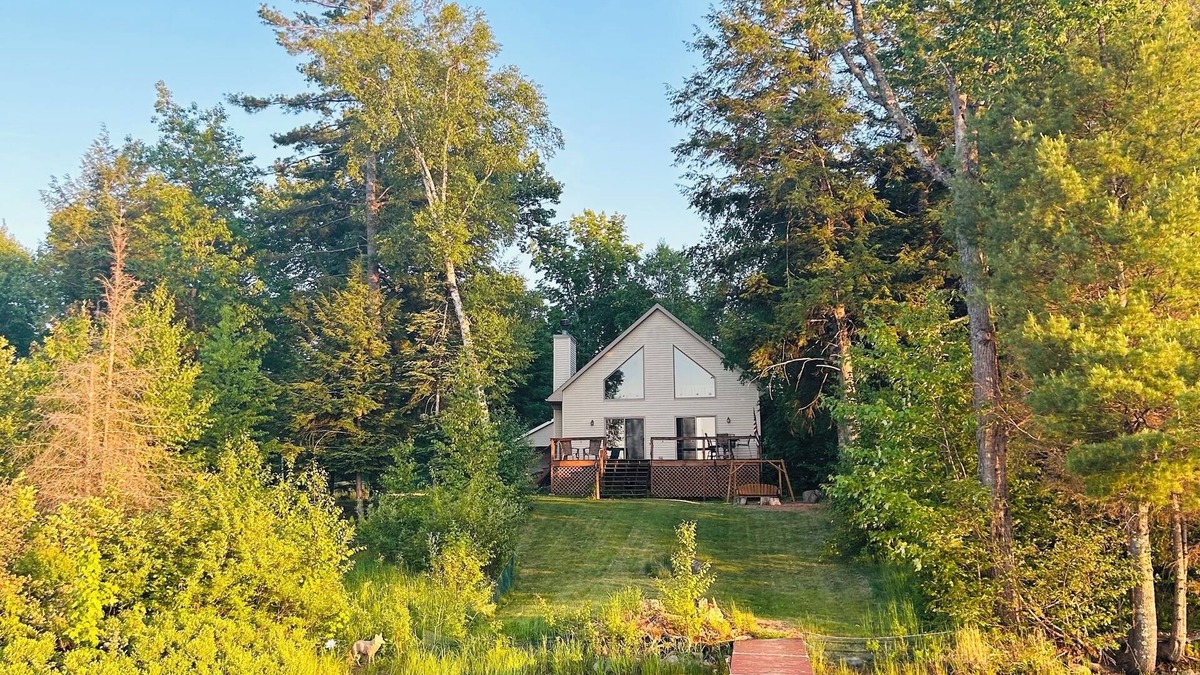 Deerbrook Cottage | Up North Cottage on Summit Lake! Pontoon negotiable!