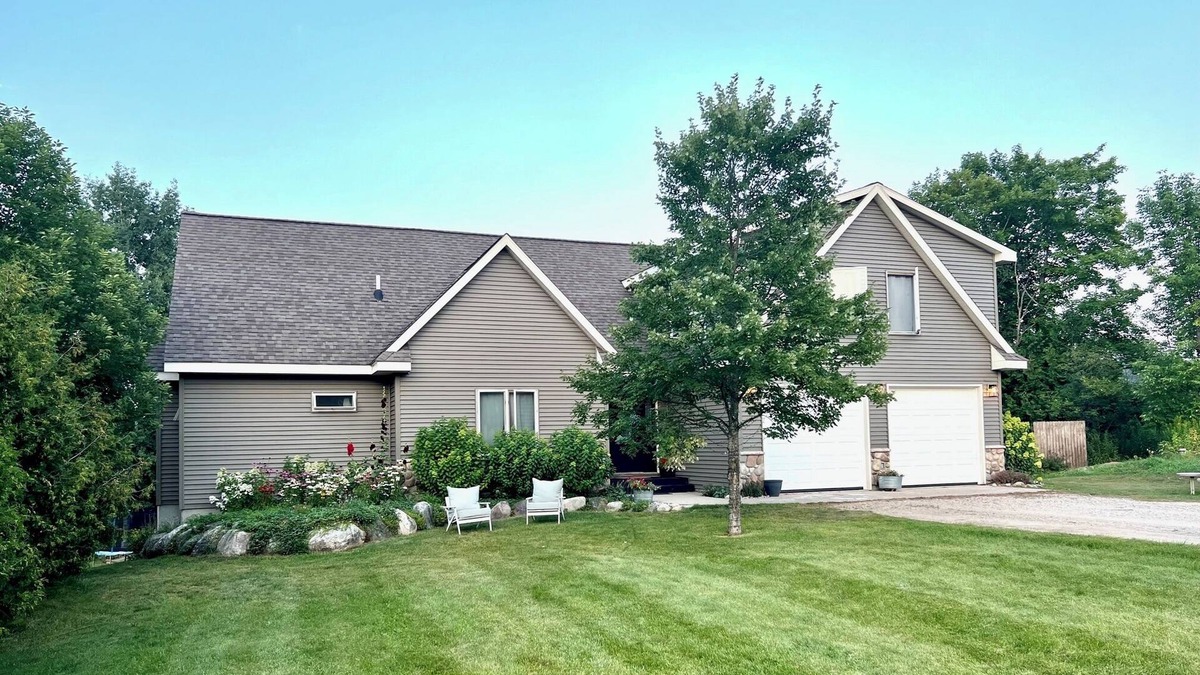 Petoskey House | Up north home 10 minutes from Petoskey, Charlevoix, and Boyne City!