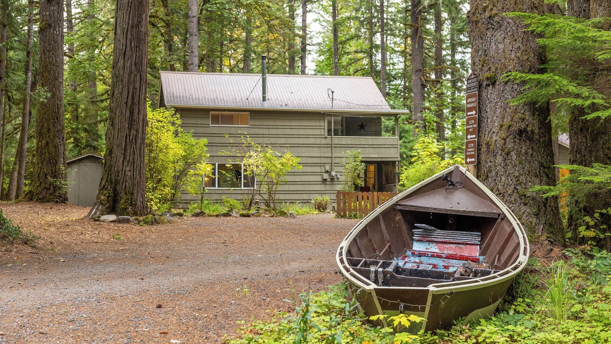 Blue River House | Up-River House on the McKenzie River