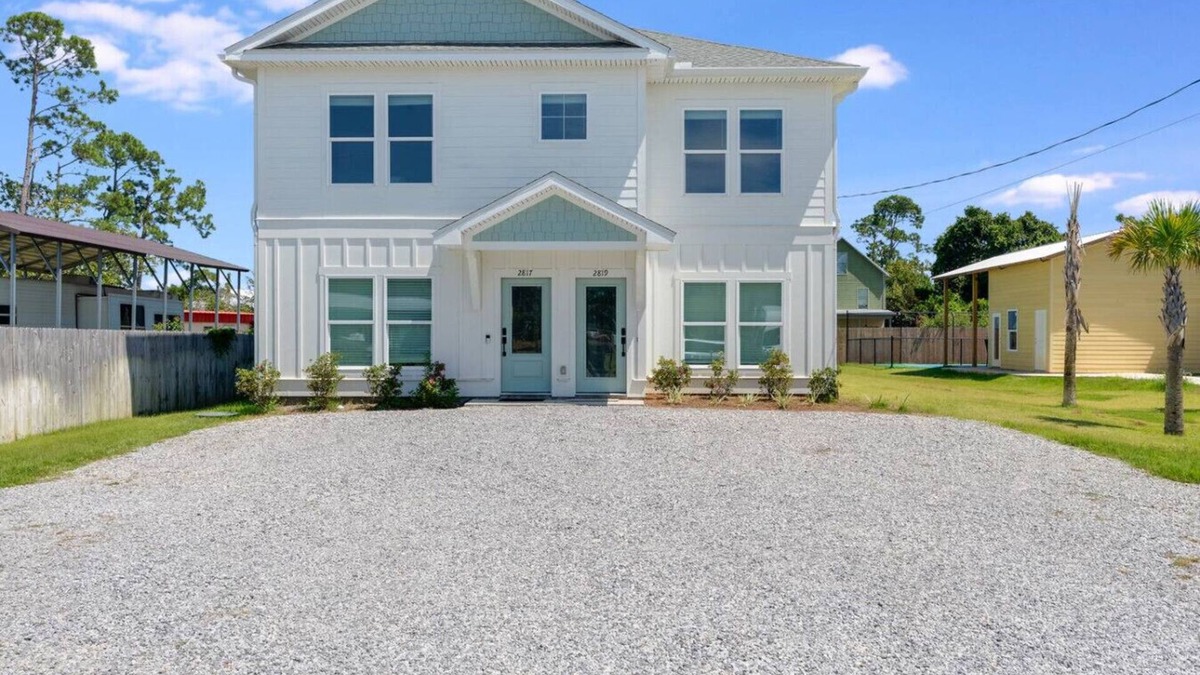 Upper Grand Lagoon House | Up to 18 Guests 6-Bed Retreat w/Pickleball Court
