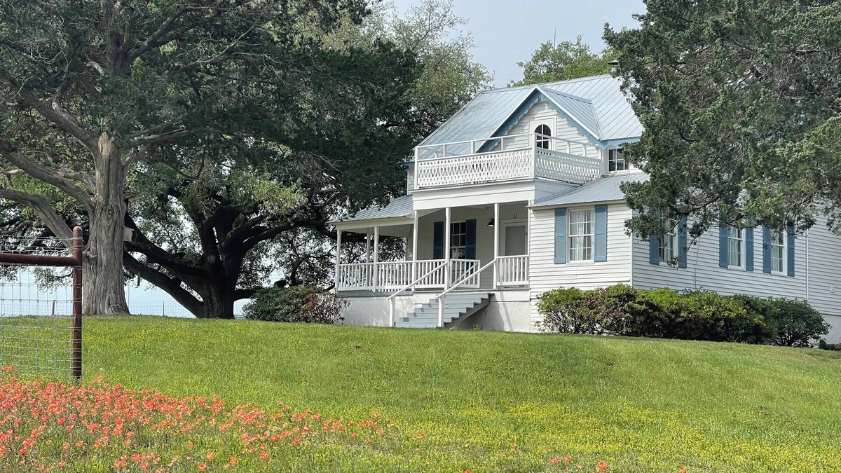 Schulenburg Other | Updated 1880's Farmhouse located on a peaceful working cattle ranch.