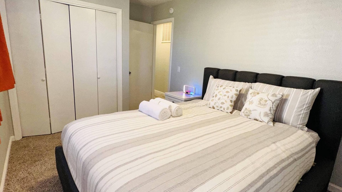 Austin House | Updated 2/2 East Central Austin.nAlso short term monthly for less.