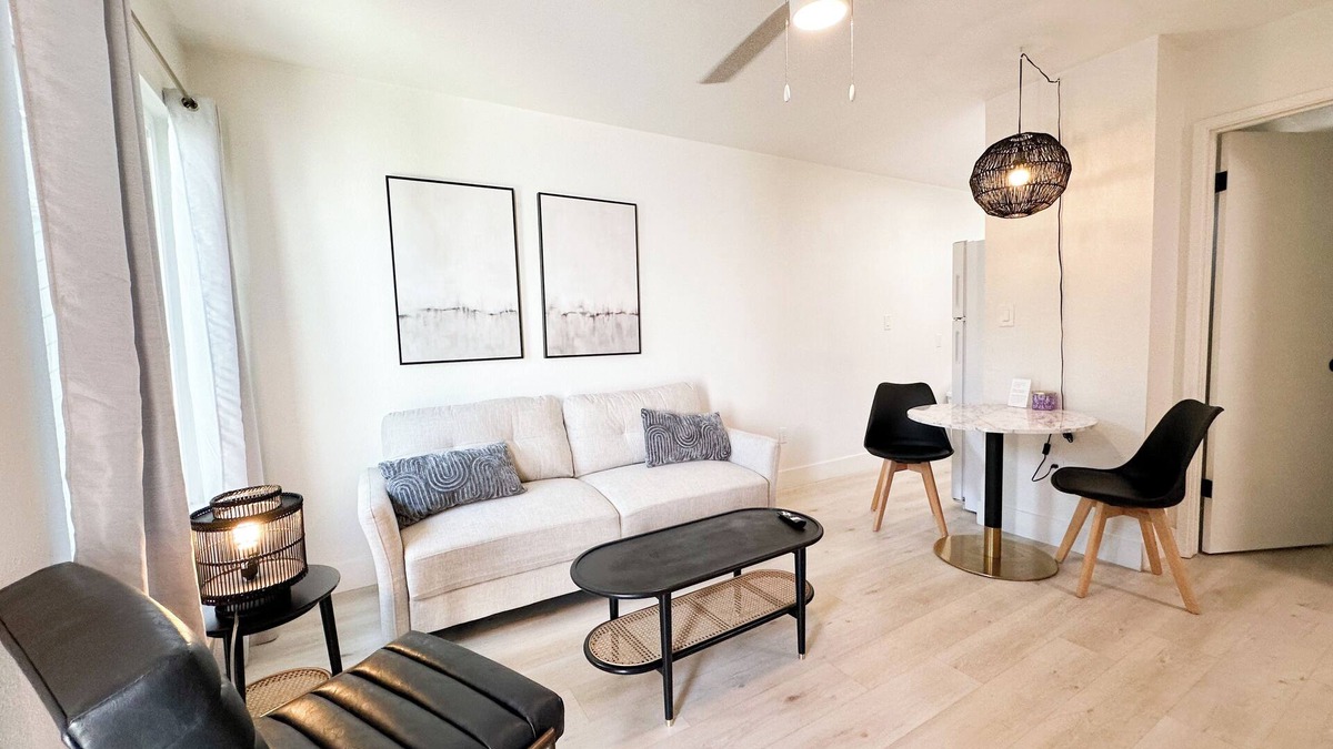 Salida Apartment | Updated 2-bedroom Apartment close to Hospitals. Located 1 mile from HWY 99.