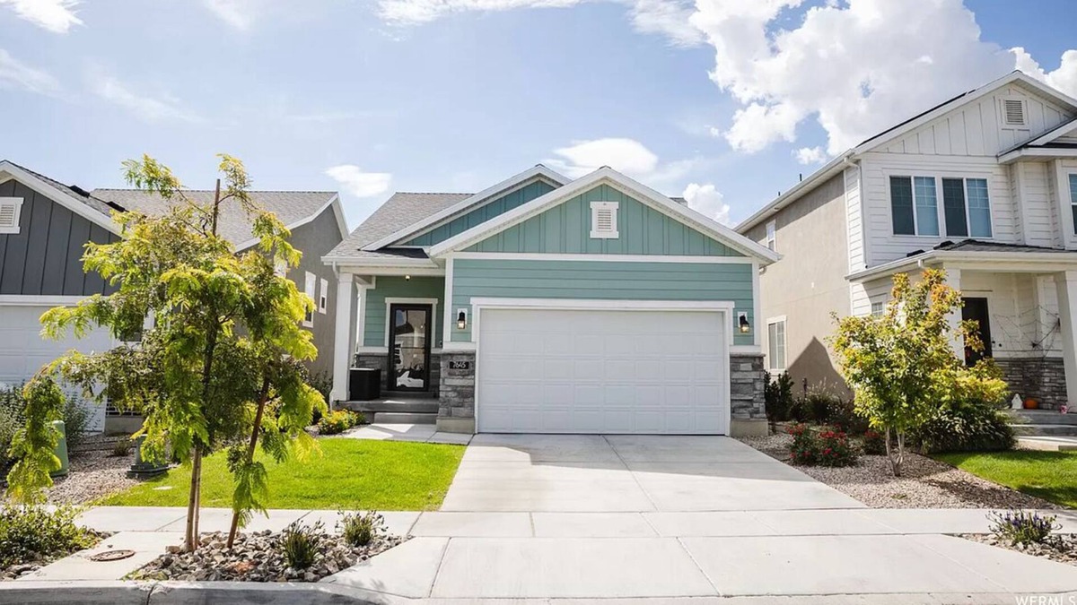 Magna House | Updated 3 bed 2 bath with easy access to SLC & ski resorts. Pet friendly!