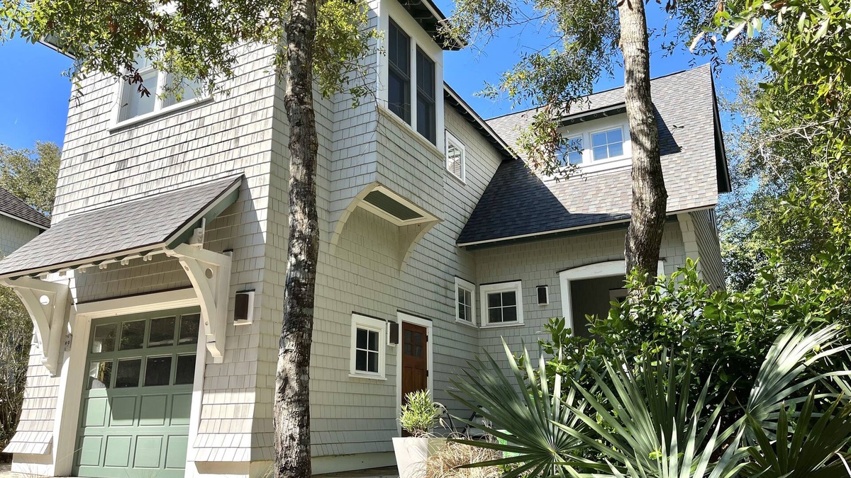 Cape Fear Station House | Updated 4 BR home in Cape Fear Station by East Beach with access to Shoals Club