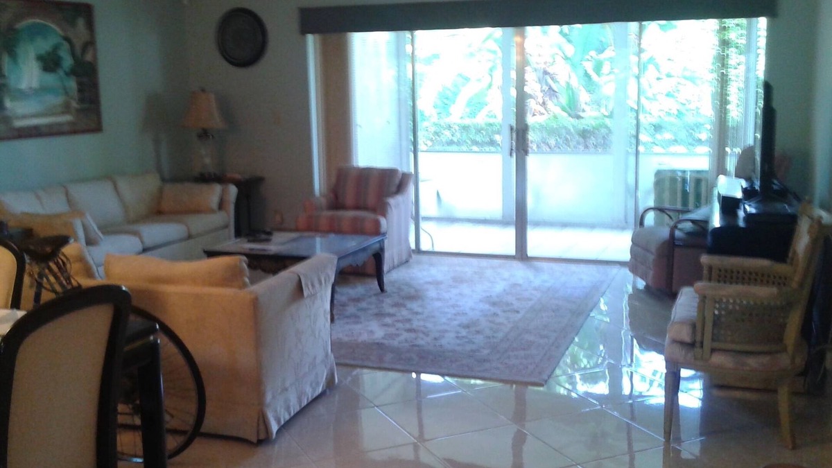High Point Condo | Updated and modern 2 bd/2 ba villa in warm SE Florida near the Ocean