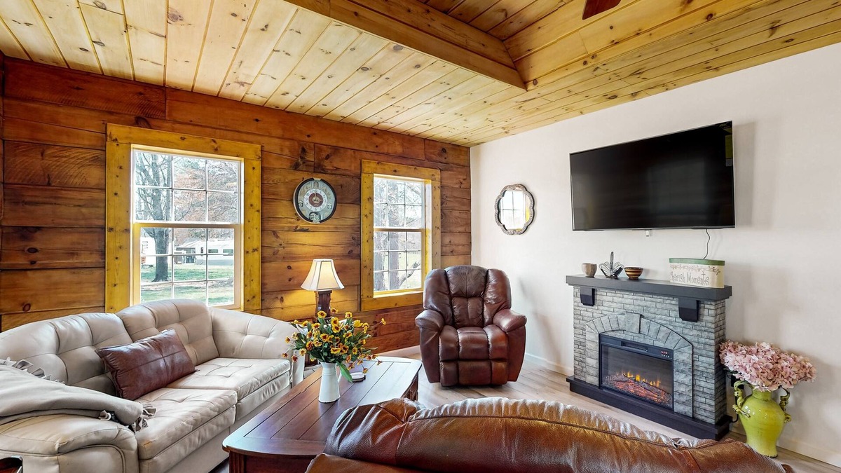 Hendersonville Cabin | Updated and peaceful home with open layout, fireplace, streaming, deck, AC