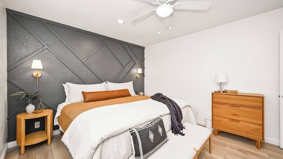 East Side Costa Mesa Apartment | Updated Apartment for 2 in Eastside Costa Mesa